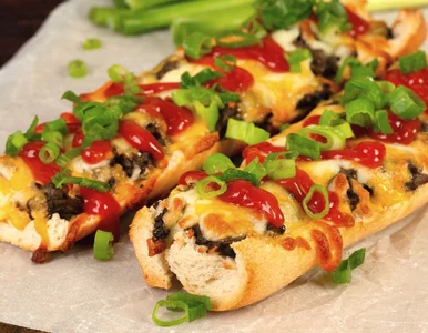 Miniatura: Zapiekanki jak z budki w PRL. Farsz z 3...