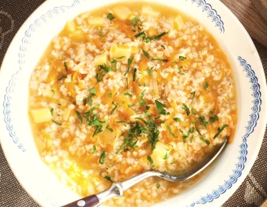 Miniatura: Nie wylewam rosołu. Ta gęsta zupa stawia...