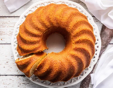 Miniatura: Biorę 2 rodzaje mąki i piekę babkę. Na...