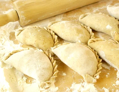 Miniatura: Zostaje po rosole, więc szykuję pierogi....