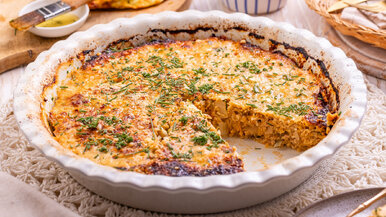 Miniatura: Mięso mielone piekę w formie placka. W...