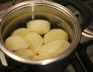 Miniatura: Większość z nas gotuje ziemniaki źle. Ta...