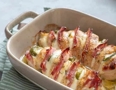 Miniatura: Nacinam filet z kurczaka, wciskam 3...