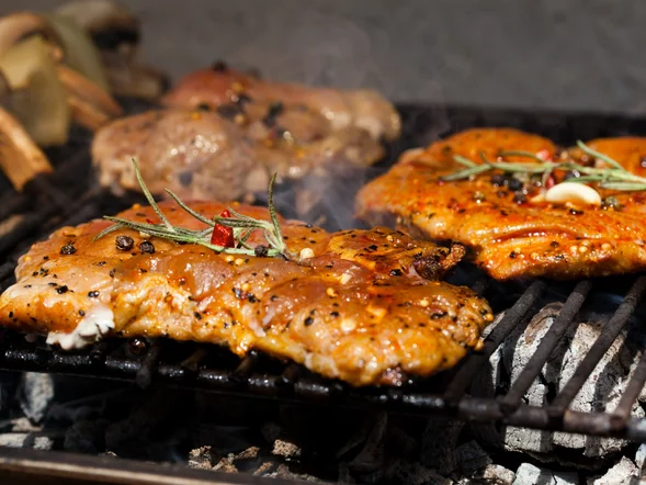 Miniatura: Zanim przyprawię karkówkę na grilla, robię...