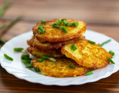 Miniatura: Dodaj 2 łyżki do placków ziemniaczanych...