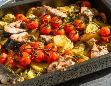 Miniatura: Wrzucam składniki na jedną blachę i...