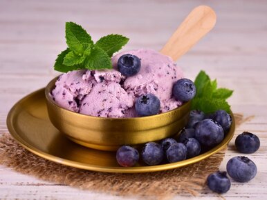 Miniatura: Kremowe lody borówkowe zrobisz ekspresowo....