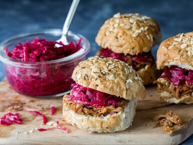 Miniatura: Siekam kapustę kiszoną i ścieram jedno...