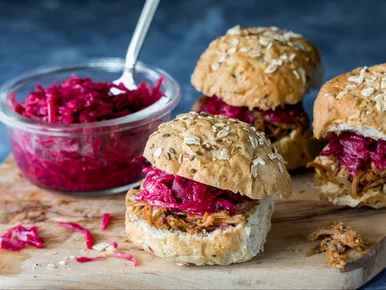 Miniatura: Siekam kapustę kiszoną i ścieram jedno...