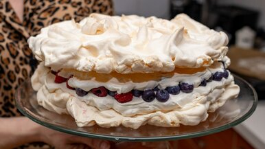 Miniatura: Domowy tort bezowy z przepisu babci...