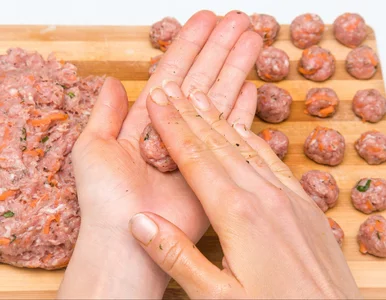 Miniatura: Do pulpetów ścieram to warzywo. Są...