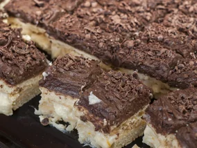 Miniatura: Łączę budyń z herbatnikami i wkładam do...