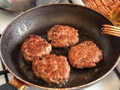 Miniatura: Do mielonego nie daję już bułki. Wsypuję...