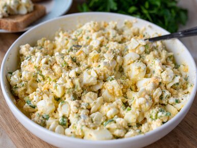 Miniatura: Biorę serek wiejski i 2 jajka. Tę sałatkę...