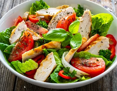 Miniatura: Z pięciu składników robię pyszną sałatkę...