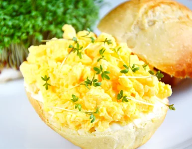 Miniatura: Wsypuję do jajecznicy coś, czego większość...