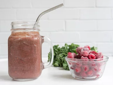 Miniatura: Ten pyszny koktajl na płaski brzuch ratuje...