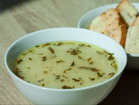 Miniatura: Leży obok majeranku, a mało kto sypie go...