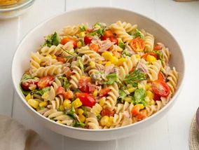 Miniatura: Dwie puszki, makaron i proste dodatki....