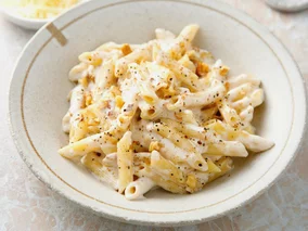 Miniatura: Dodaję do sosu garść orzechów. Smakuje jak...