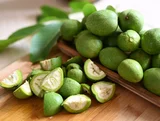 Miniatura: W czerwcu zbieram te zielone orzechy....
