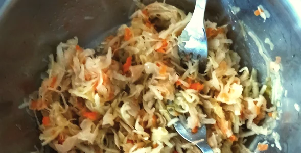 Miniatura: Do kiszonej kapusty dorzucam ten składnik....