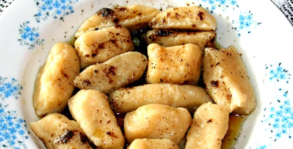 Miniatura: Do klusek leniwych dodaję 2 łyżki....