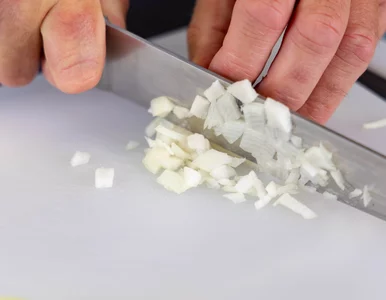 Miniatura: Kuroń zdradził patent na krojenie cebuli...
