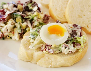 Miniatura: Zamiast układać liście na kanapce, robię z...