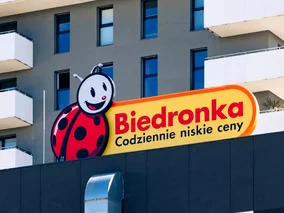 Miniatura: Biedronka tnie ceny: masło za 99 gr, mleko...