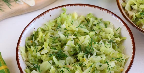 Miniatura: Zapomnij o zimnej surówce. Ta kapusta na...