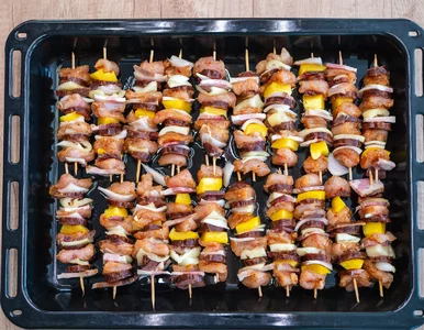 Miniatura: Kroję filet w kostkę, nadziewam i robię...