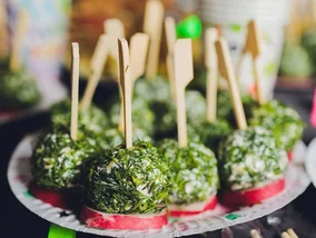 Miniatura: Dodaję to do twarogu i formuję kulki....