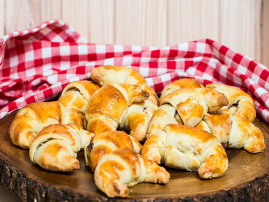 Miniatura: Biorę gotowe ciasto i w kwadrans mam deser...