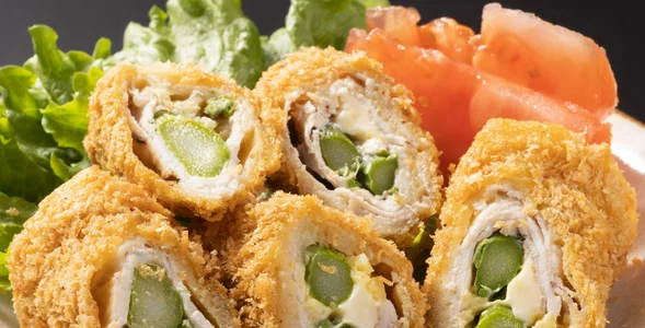 Miniatura: Zawijam coś w schab i panieruję. Po...