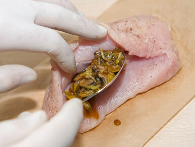 Miniatura: Nacinam pierś kurczaka i wkładam ten...