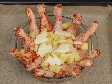 Miniatura: Ustawiłem pałki kurczaka i zasypałem...