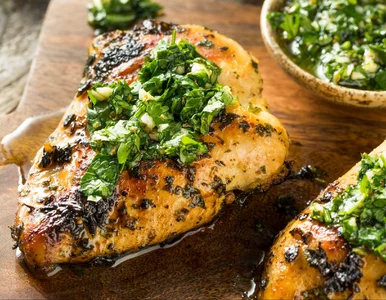 Miniatura: Pierś kurczaka łączę z tym zielonym sosem....