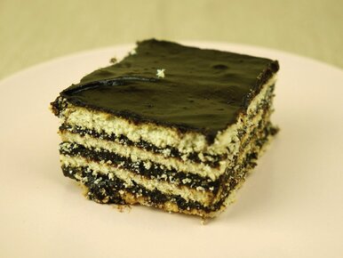 Miniatura: Układam herbatniki i zalewam kremem....