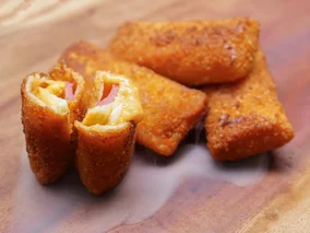 Miniatura: Biorę plaster szynki i kawałek sera. Po...