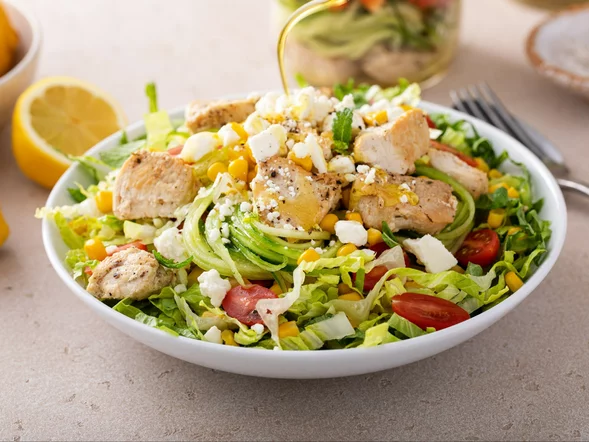 Miniatura: Dwa białkowe składniki i kilka warzyw. Ta...