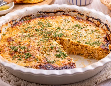 Miniatura: Mięso mielone piekę w formie placka. W...