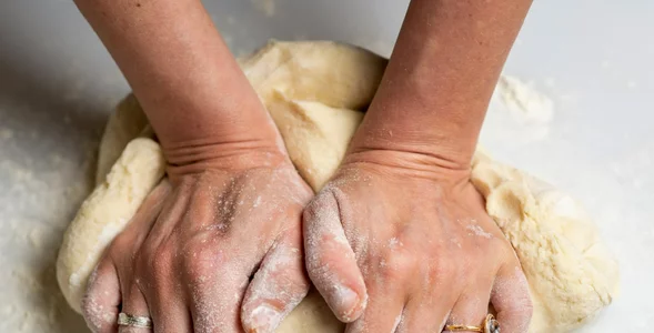 Miniatura: Gessler pokazała, jak robi ciasto na...