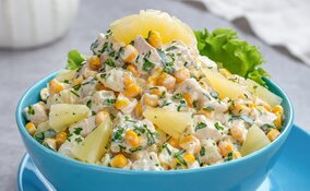 Miniatura: Kroję pierś z indyka i mieszam z 3...