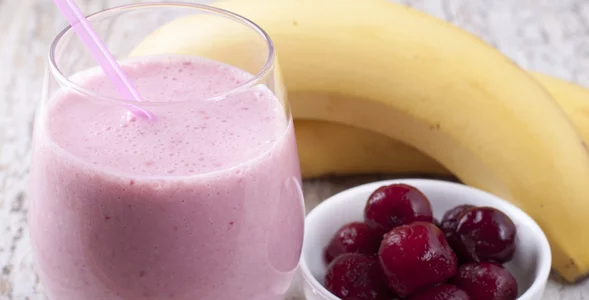 Miniatura: Miksuję dwa zdrowe i pyszne owoce. Piję...