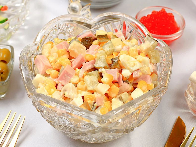 Miniatura: Do tej świątecznej sałatki biorę garnek,...