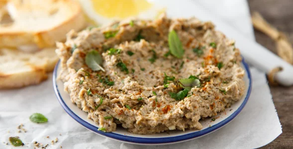 Miniatura: Rozgniatam puszkę i mieszam z twarogiem....