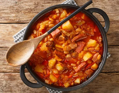 Miniatura: Z podsmażonej kiełbasy i kilku warzyw...