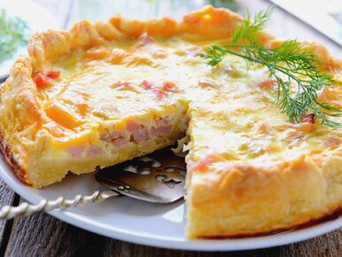 Miniatura: Na ciasto wykładam szynkę i ser. Ta tarta...