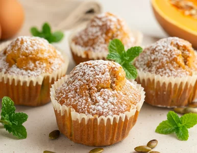 Miniatura: Dokładam 1 szklankę do ciasta na muffiny....